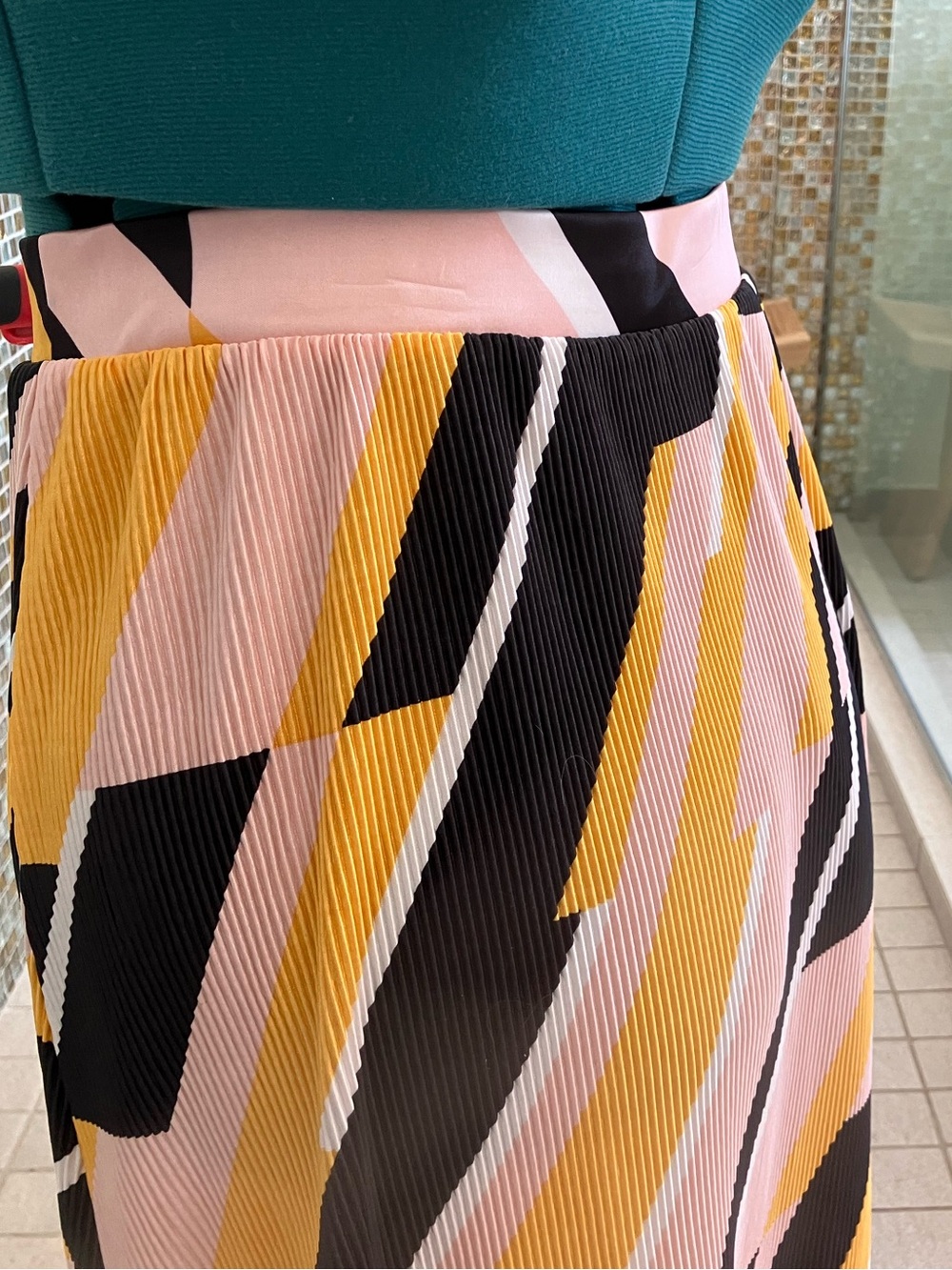 NEW W/ TAG: Lane Bryant Hi Low Pleated Flowy Skirt 18-20 - Picture 4 of 8
